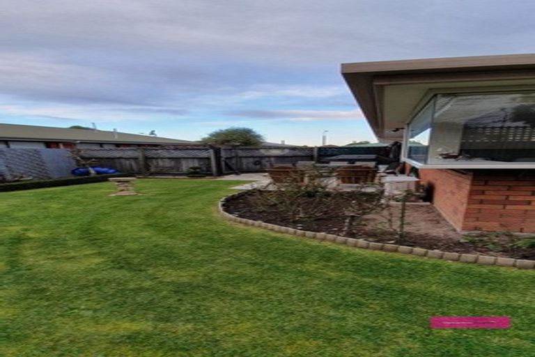 Photo of property in 8a Middlepark Road, Sockburn, Christchurch, 8042