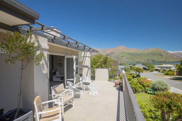 Photo of property in 10 Mulberry Lane, Wanaka, 9305