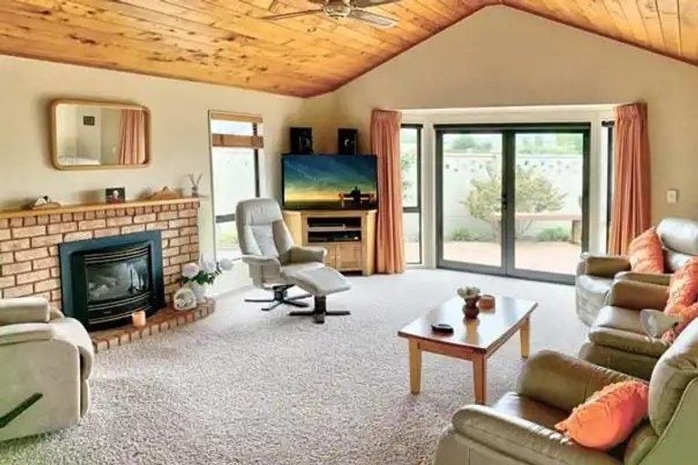 Photo of property in 71 Beachwater Drive, Papamoa Beach, Papamoa, 3118