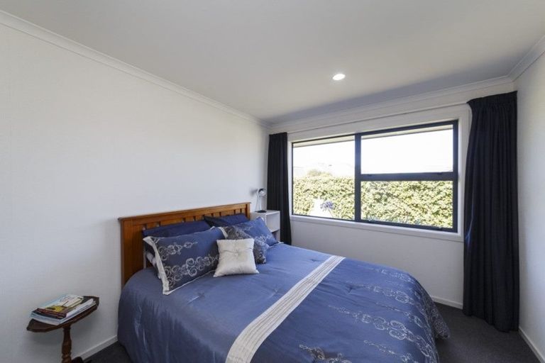 Photo of property in 99a Schnell Drive, Kelvin Grove, Palmerston North, 4414