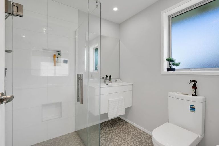 Photo of property in 7 Robbins Crescent, Hawera, 4610