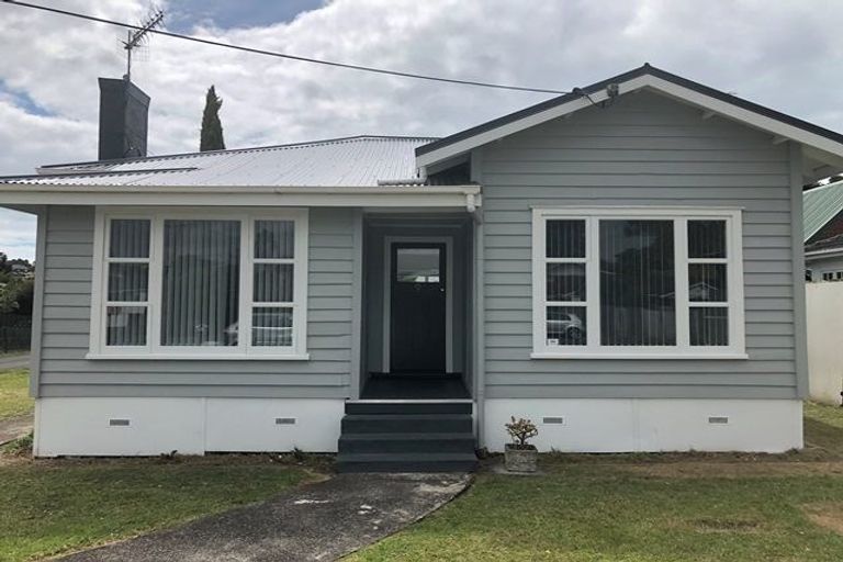 Photo of property in 33 Alma Road, Milford, Auckland, 0620