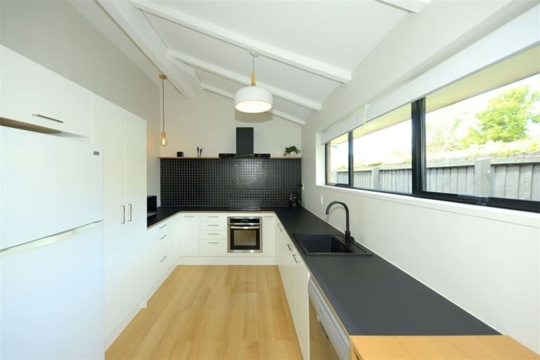 Photo of property in 4 Kingham Place, Avonhead, Christchurch, 8042