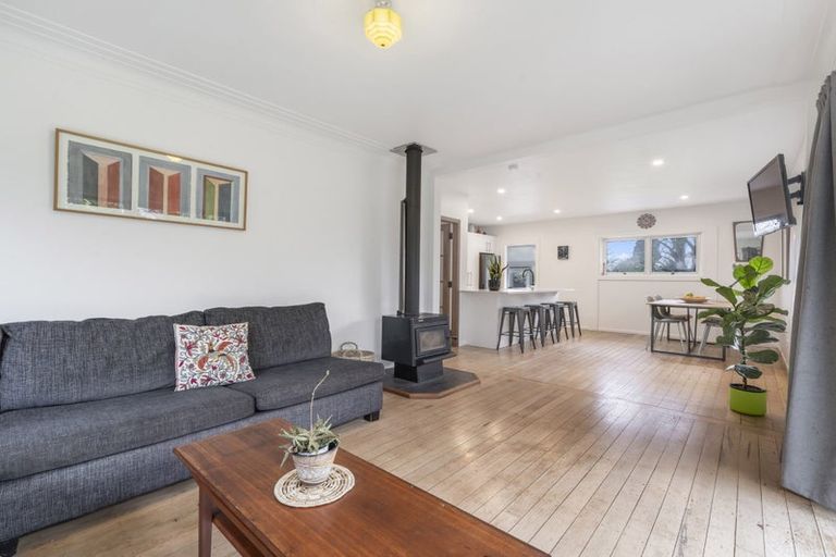 Photo of property in 36 Yeovil Road, Te Atatu Peninsula, Auckland, 0610