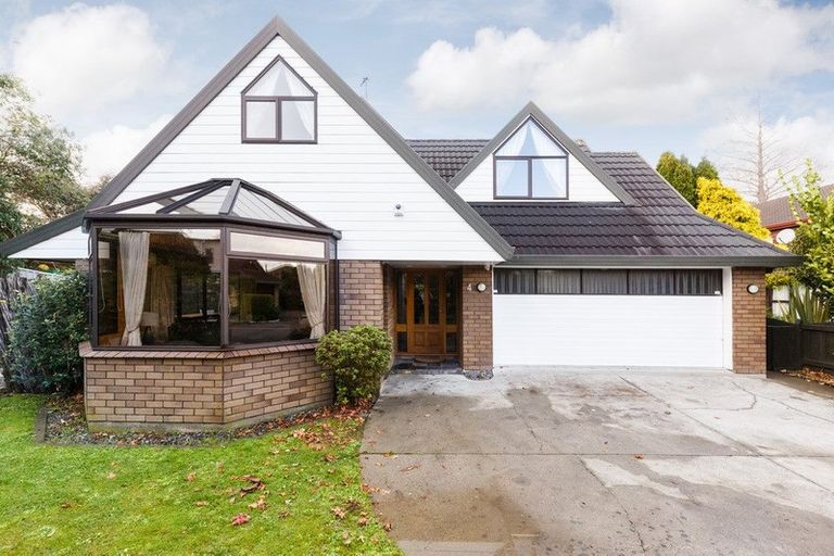 Photo of property in 4 Dresdan Court, Hokowhitu, Palmerston North, 4410