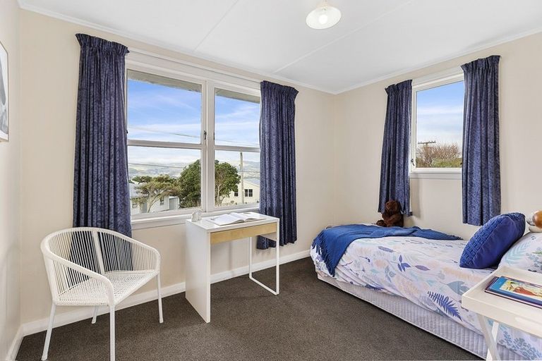 Photo of property in 2 Rakihau Place, Titahi Bay, Porirua, 5022