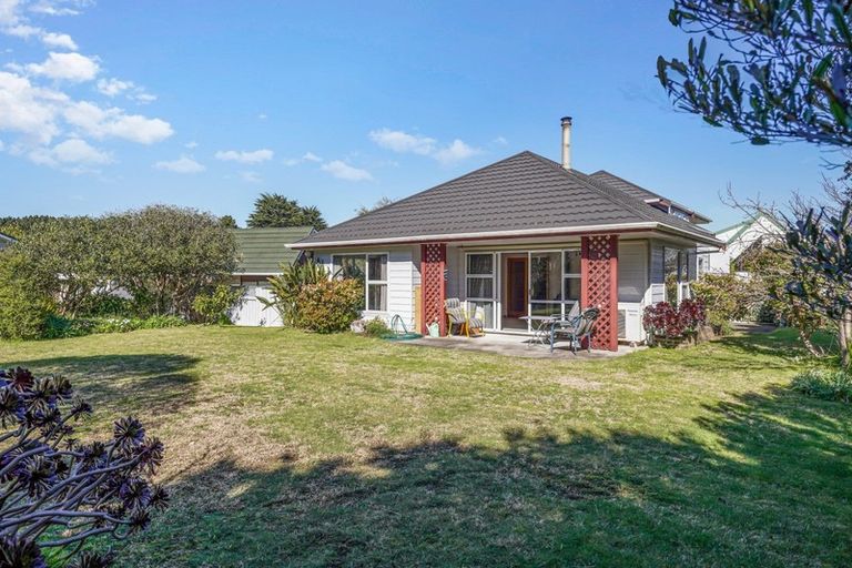 Photo of property in 40 Rauparaha Street, Waikanae Beach, Waikanae, 5036