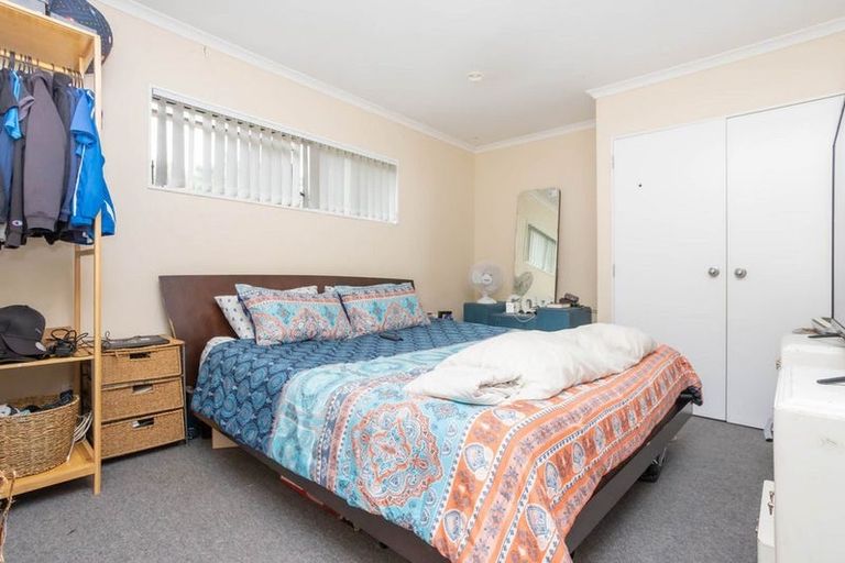 Photo of property in 20 Quincey Place, Massey, Auckland, 0614