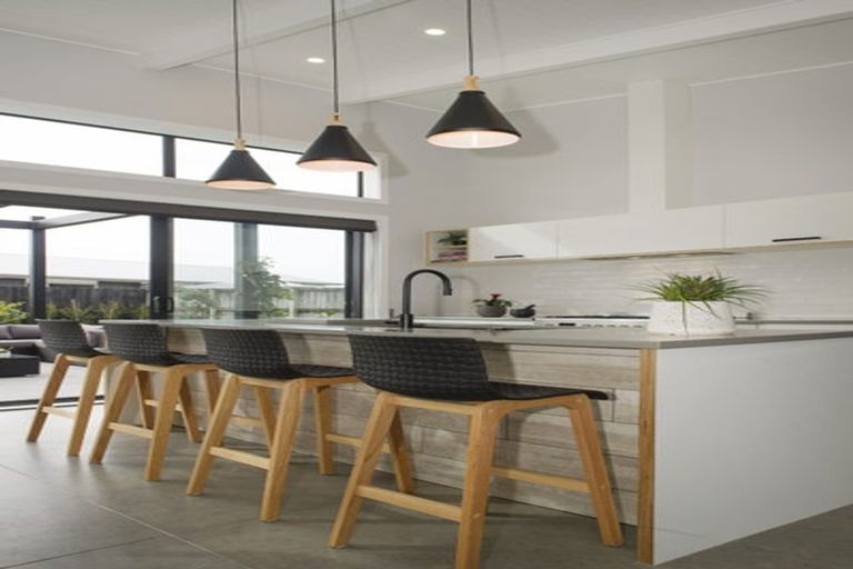 Photo of property in 2 Romeo Place, Whitianga, 3510