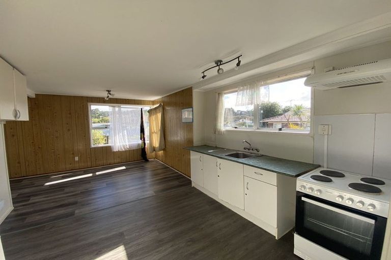 Photo of property in 8 Sabot Place, Massey, Auckland, 0614