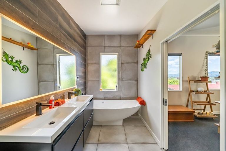 Photo of property in 71 Wyndrum Avenue, Waterloo, Lower Hutt, 5011