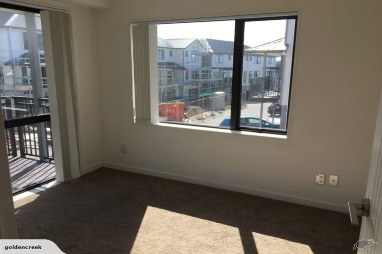 Photo of property in 16 Peony Mews, Oteha, Auckland, 0632