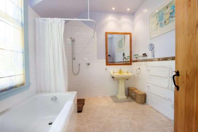 Photo of property in 45 Aucks Road, Russell, 0272