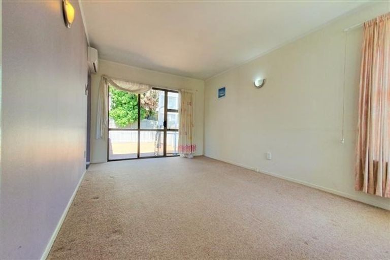 Photo of property in 15 Dellwood Avenue, Henderson, Auckland, 0612