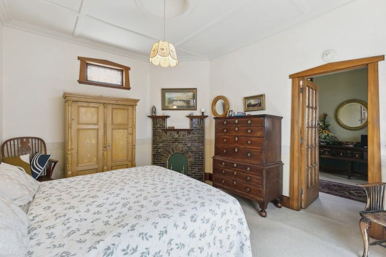Photo of property in 28 Queen Street, Mount Victoria, Wellington, 6011