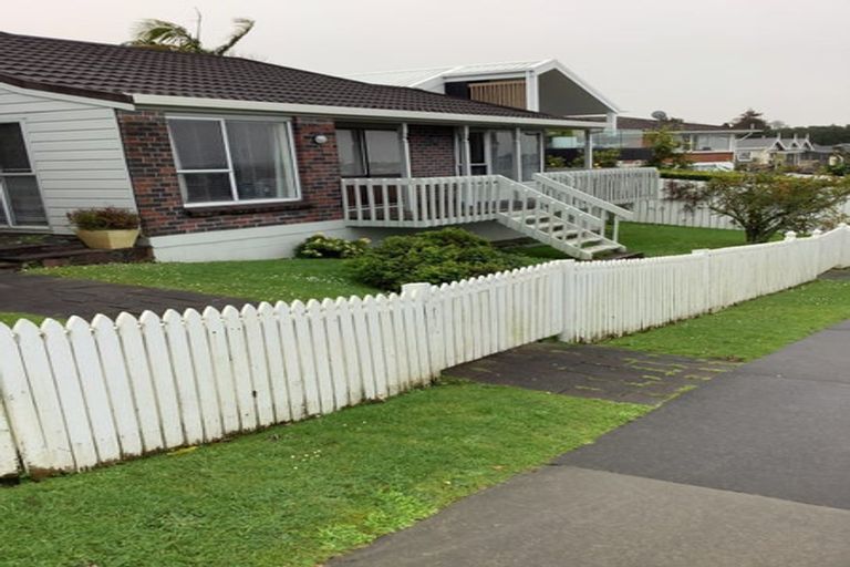 Photo of property in 1/8 Pupuke Road, Hillcrest, Auckland, 0627