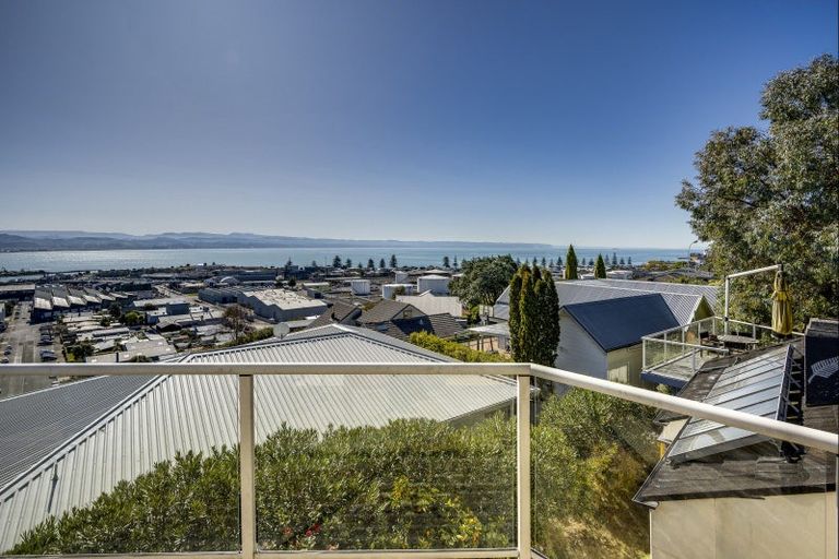 Photo of property in 122a Chaucer Road, Hospital Hill, Napier, 4110