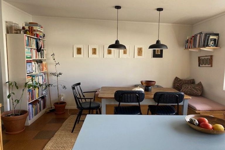 Photo of property in 3 Kelvin Grove, Te Aro, Wellington, 6011