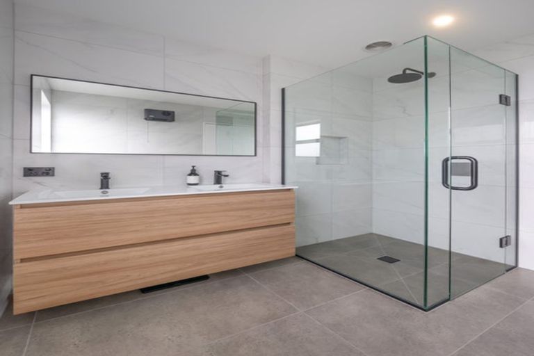 Photo of property in 60 Farrant Drive, Wanaka, 9305