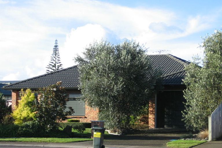 Photo of property in 21 Francis Skinner Place, Orewa, 0931
