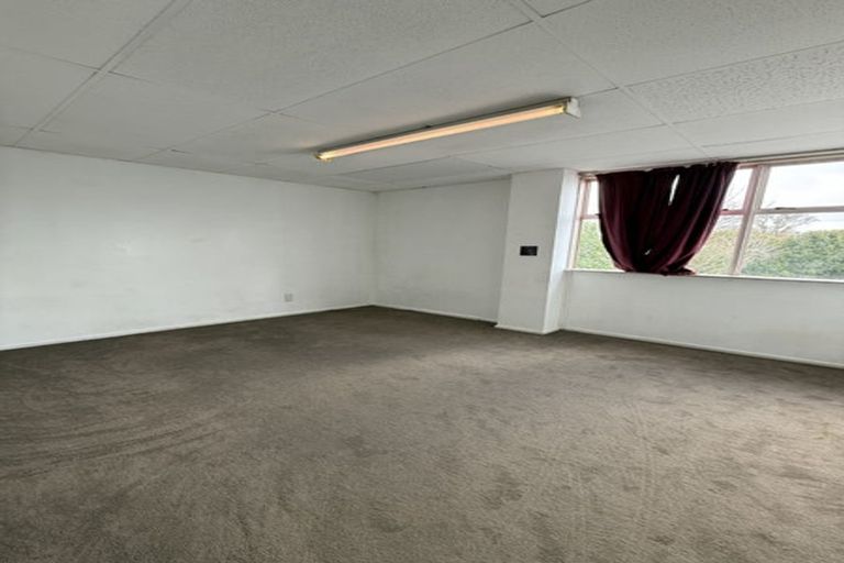 Photo of property in 9/80 Bruce Mclaren Road, Henderson, Auckland, 0612