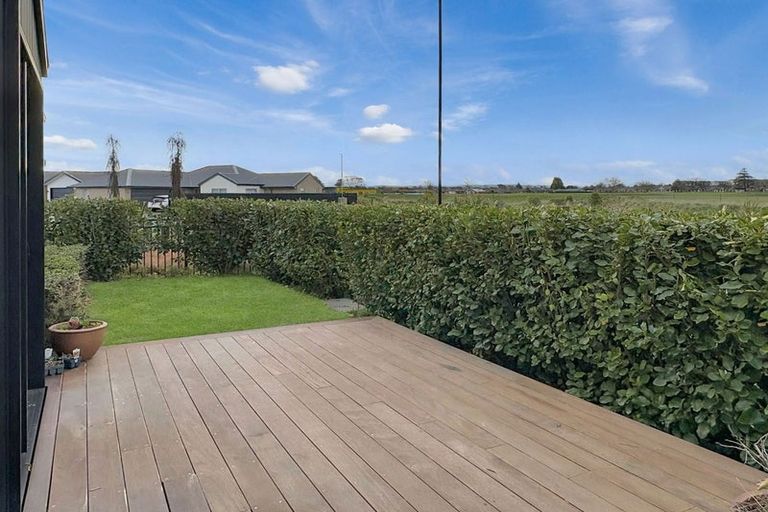 Photo of property in 16 Koral Lane, Broomfield, Christchurch, 8042