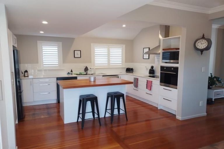 Photo of property in 6 Coates Grove, Silverstream, Upper Hutt, 5019