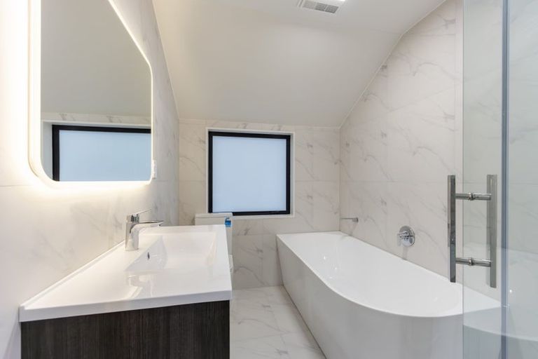 Photo of property in 184a Waimumu Road, Massey, Auckland, 0614