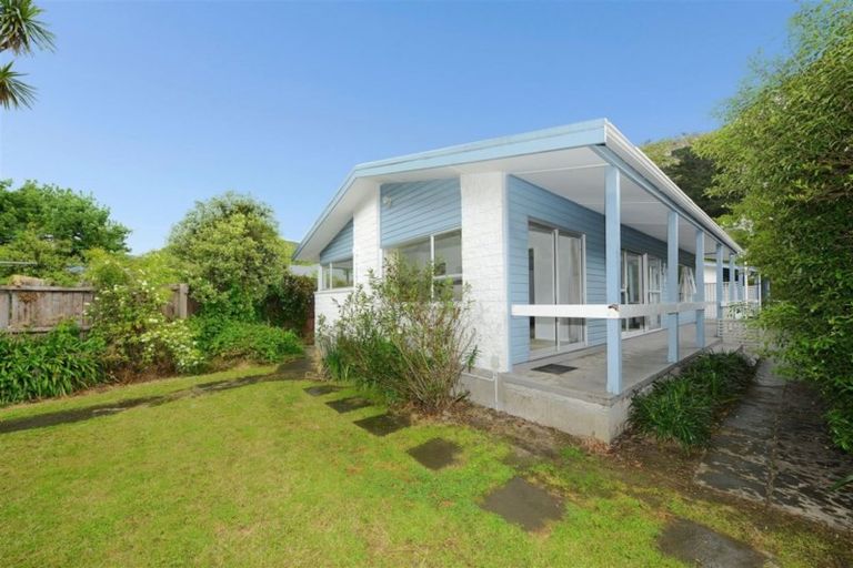 Photo of property in 2/123 Wakefield Avenue, Sumner, Christchurch, 8081