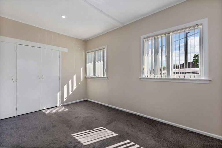 Photo of property in 73 Kenderdine Road, Papatoetoe, Auckland, 2025