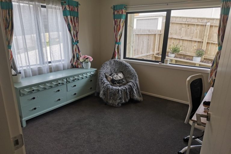 Photo of property in 40 Melksham Drive, Churton Park, Wellington, 6037