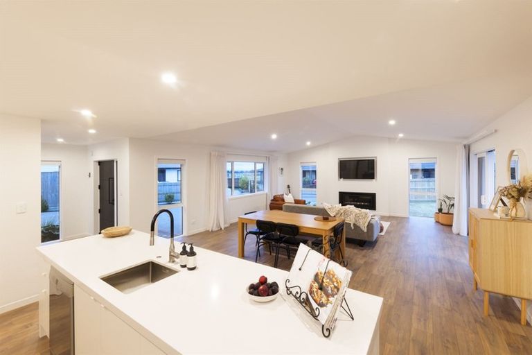 Photo of property in 19 Silicon Way, Fitzherbert, Palmerston North, 4410