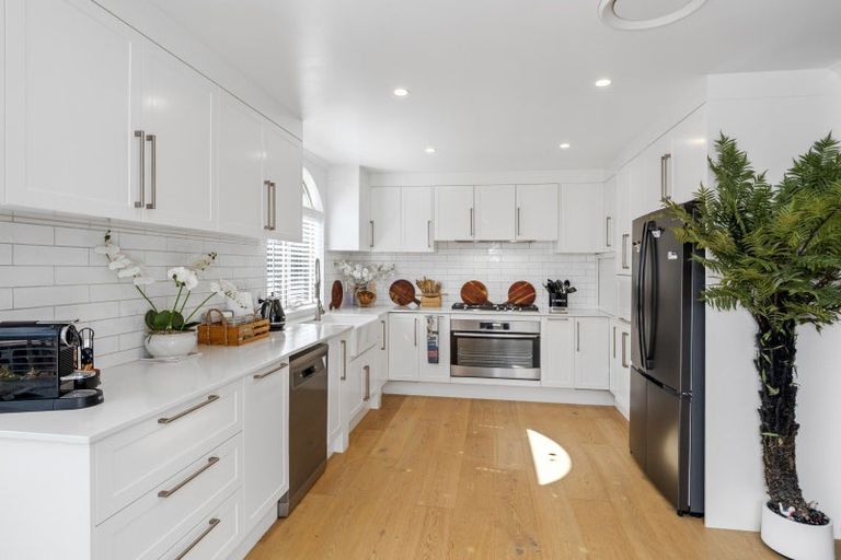 Photo of property in 1 Guildford Place, Bethlehem, Tauranga, 3110