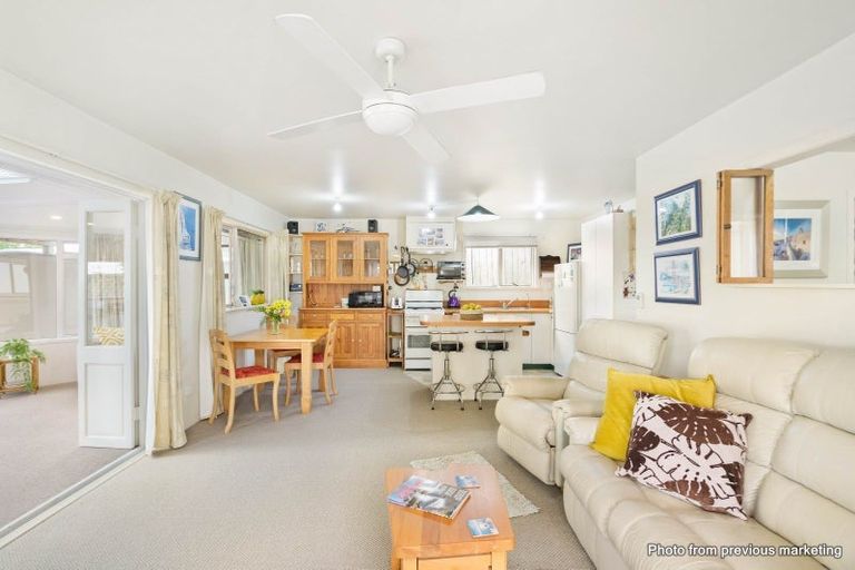 Photo of property in 4 Brian Crescent, Stanmore Bay, Whangaparaoa, 0932