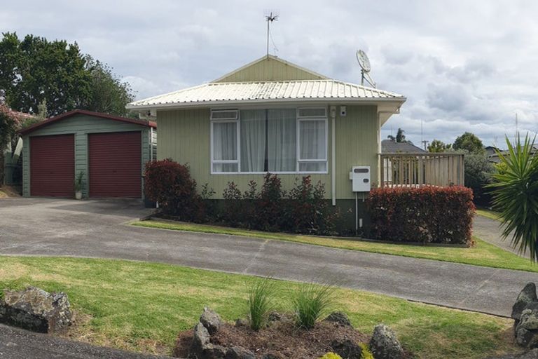 Photo of property in 5 Rapaki Place, Te Atatu Peninsula, Auckland, 0610