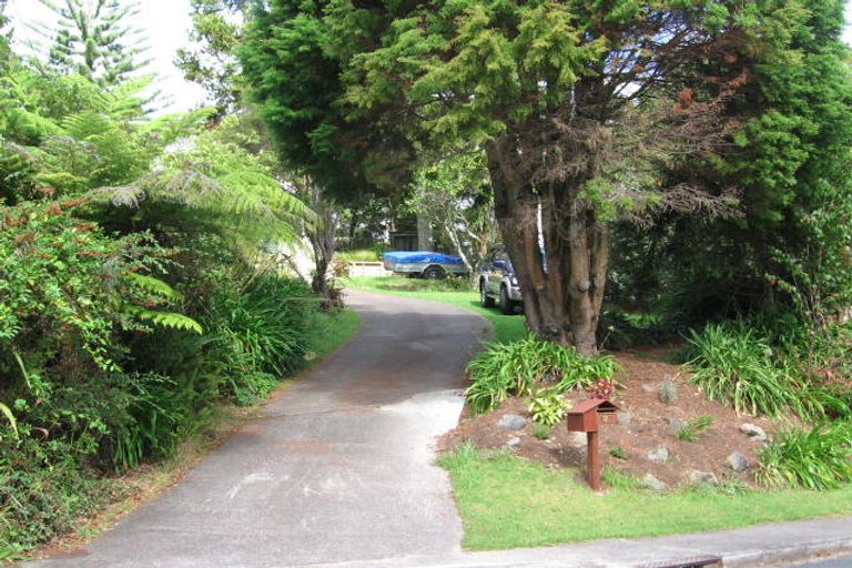 Photo of property in 122 Takahe Road, Titirangi, Auckland, 0604
