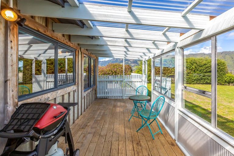 Photo of property in 338 Ngarara Road, Waikanae, 5391