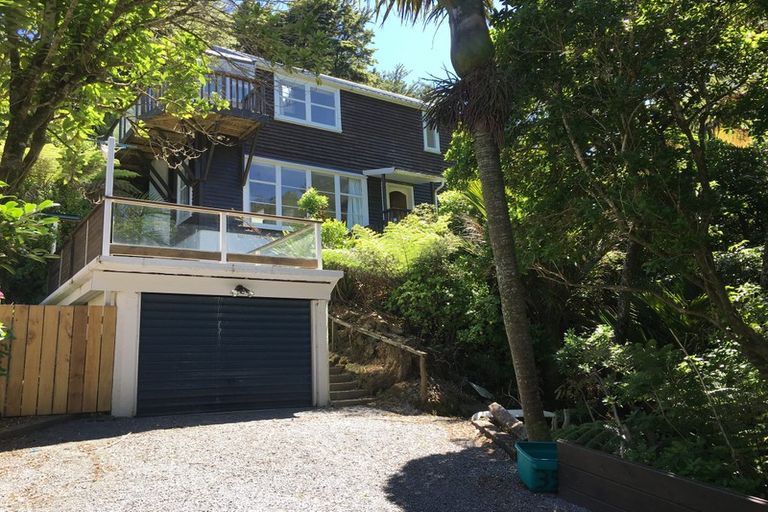 Photo of property in 35 Kotari Road, Days Bay, Lower Hutt, 5013