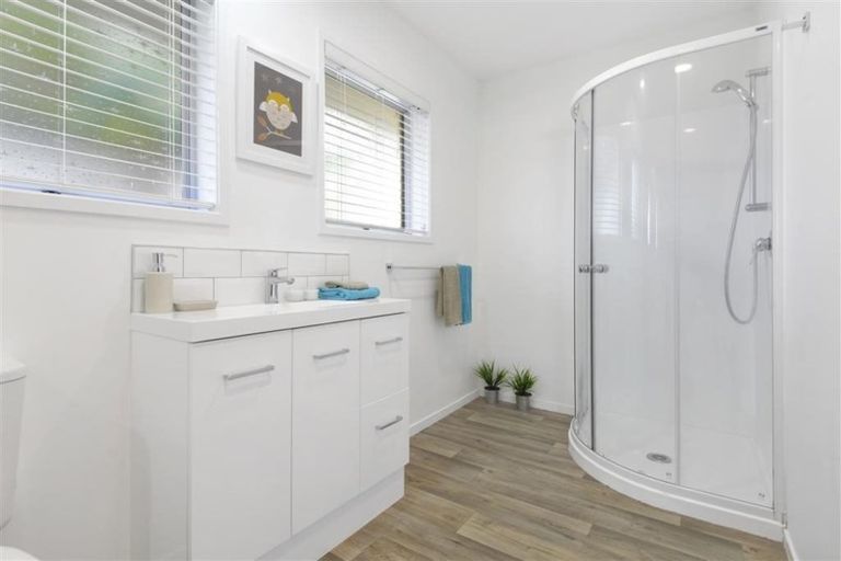 Photo of property in 1/33 Butterworth Drive, Glendene, Auckland, 0602