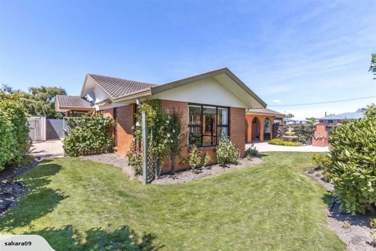 Photo of property in 152 Sawyers Arms Road, Northcote, Christchurch, 8052