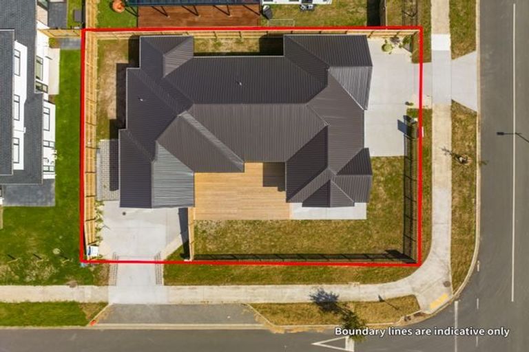 Photo of property in 23 Mcindoe Road, Kumeu, 0810