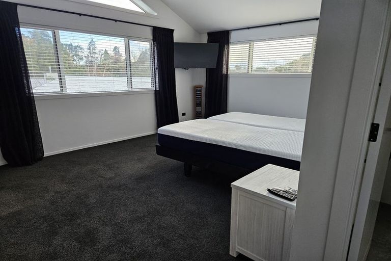 Photo of property in 5 Okoare Lane, Ferndale, New Plymouth, 4310