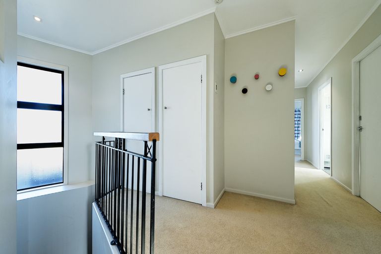 Photo of property in 20 Tauhara Street, Green Bay, Auckland, 0604