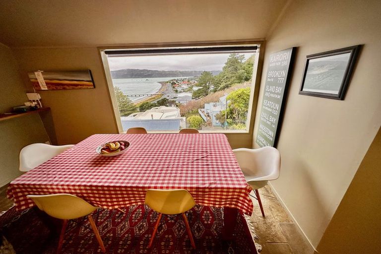 Photo of property in 8 Beere Haven Steps, Seatoun, Wellington, 6022
