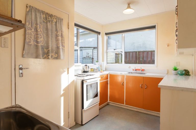 Photo of property in 1e Herewini Street, Titahi Bay, Porirua, 5022