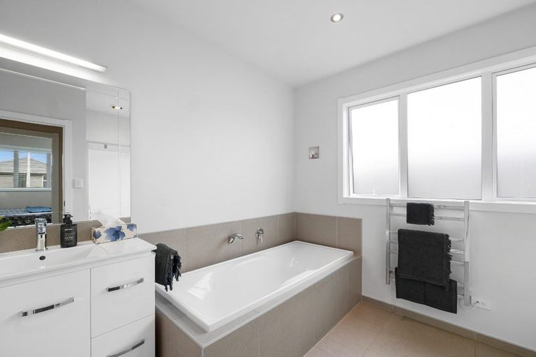 Photo of property in 7 Gleneagles Way, Waiwhakaiho, New Plymouth, 4312