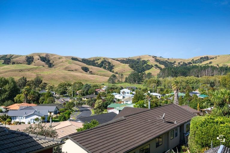 Photo of property in 8 Empressa Heights, Helensville, 0800