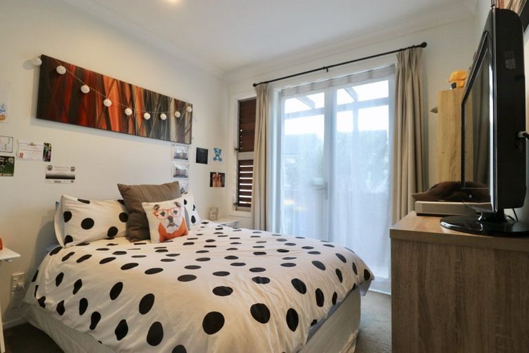 Photo of property in 11f Clearwater Cove, West Harbour, Auckland, 0618