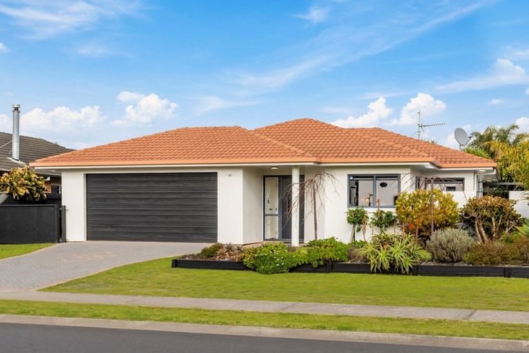 Photo of property in 46 Katerini Grove, Papamoa Beach, Papamoa, 3118