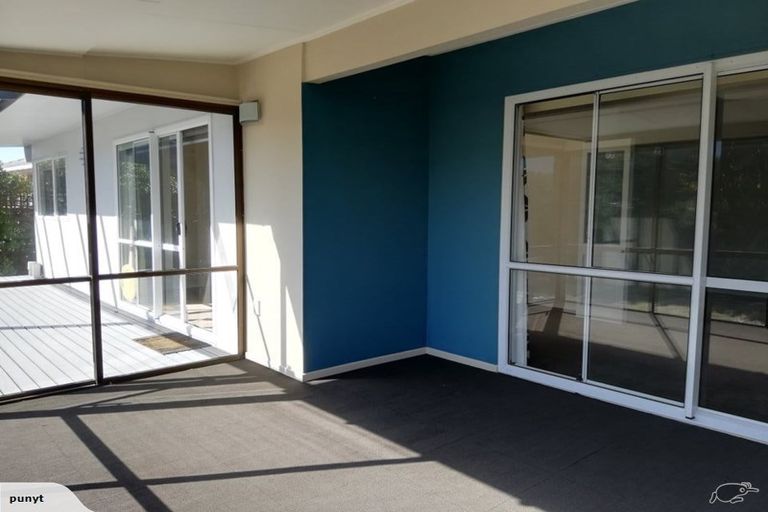 Photo of property in 163 Tutere Street, Waikanae Beach, Waikanae, 5036